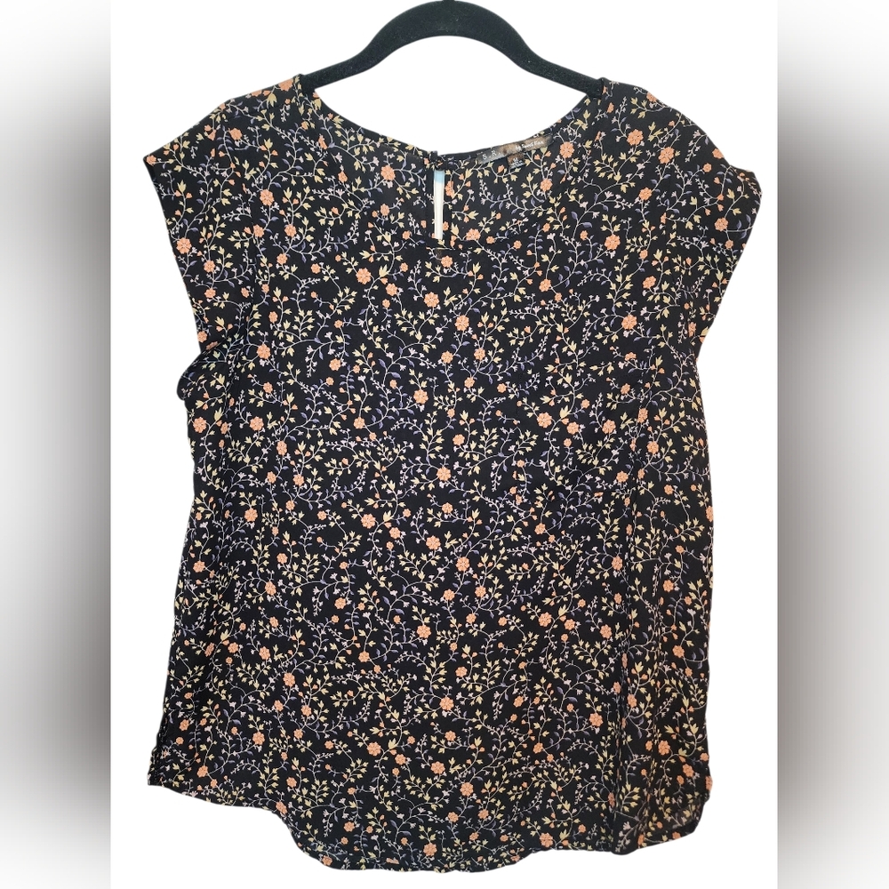 S.R. by Sweet Rain Black Floral Cap Sleeve Blouse - Size M